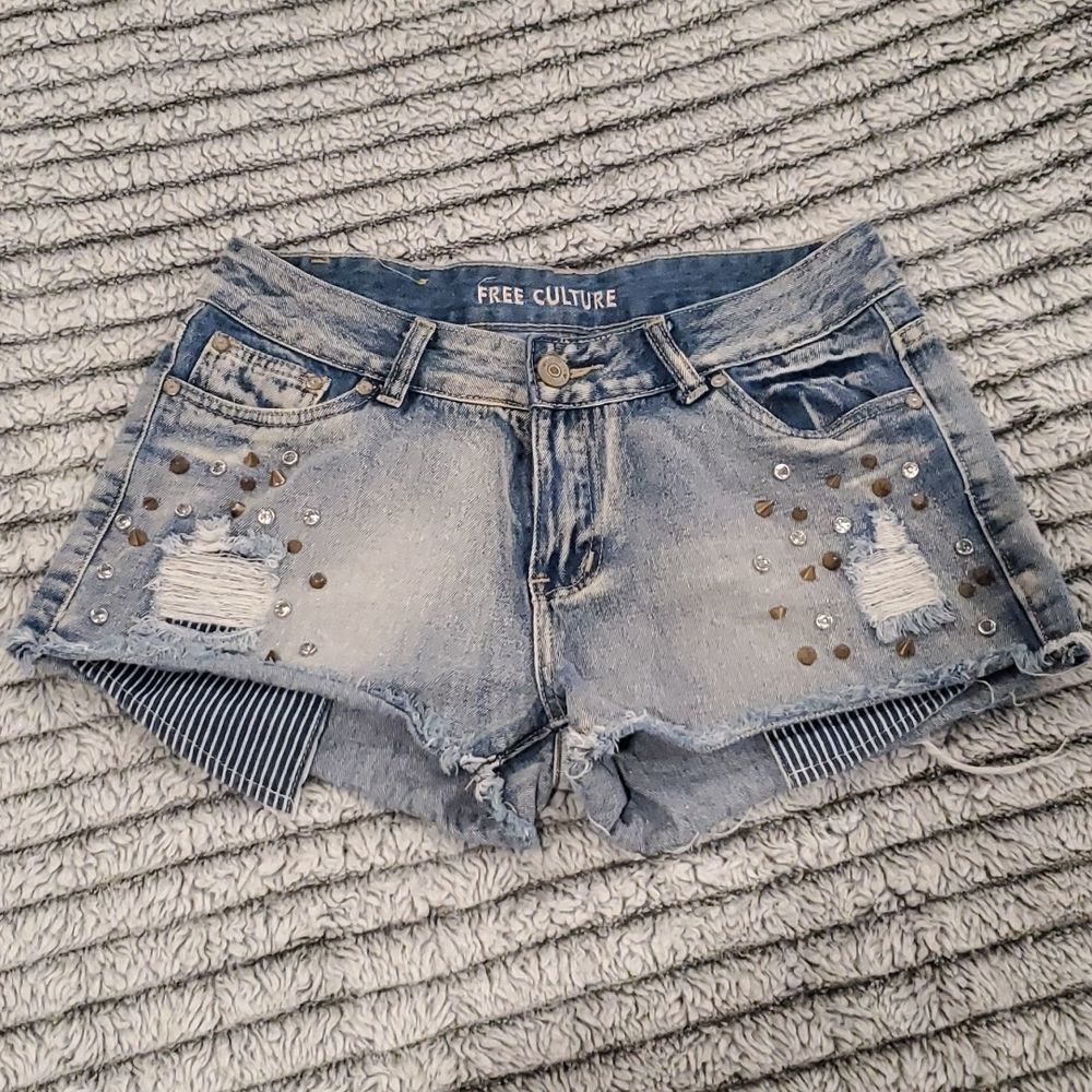 Free Culture studded jean shorts size 13